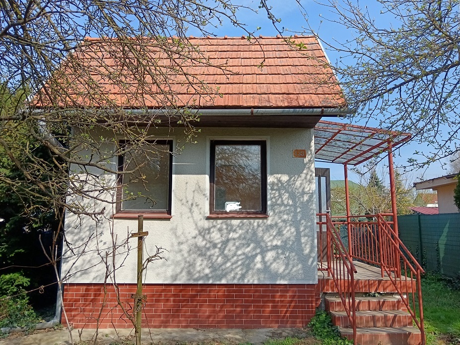 Pekná chatka so záhradou